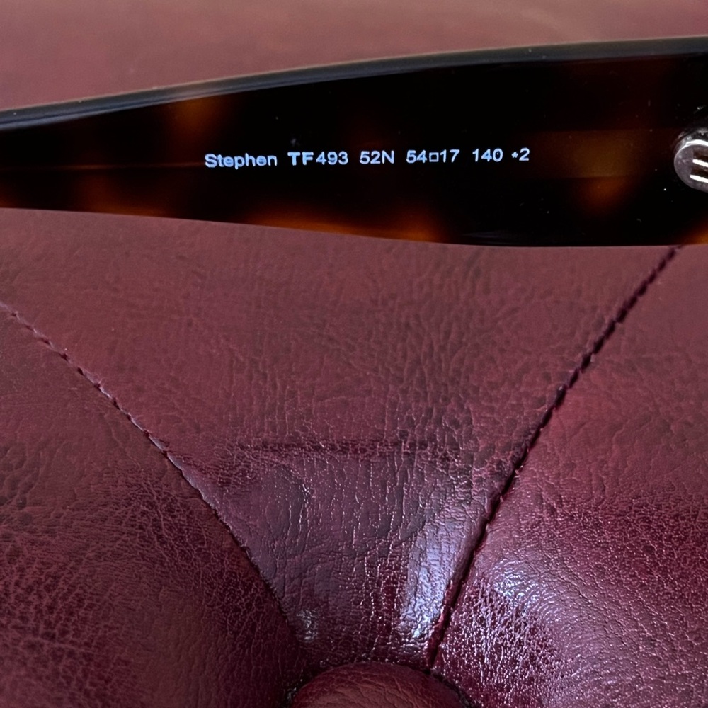 New Tom Ford Sunglasses with Case and Cloth. - Picture 6 of 11